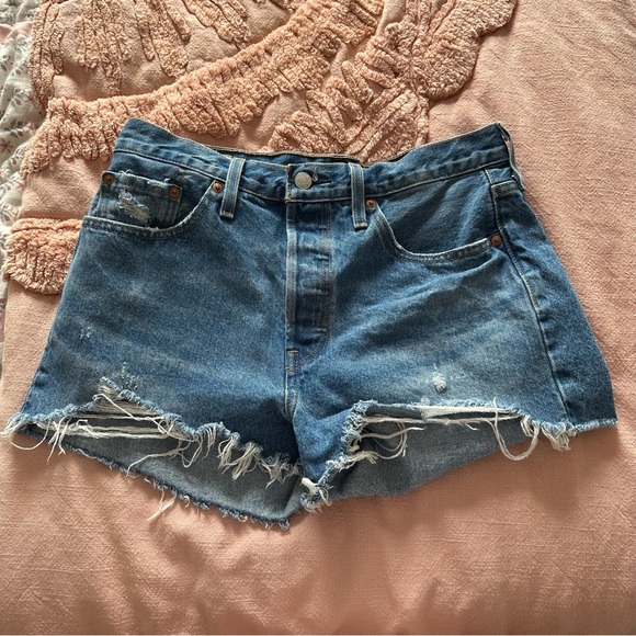 Levi 501 Jean Shorts - Picture 2 of 7